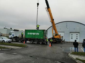 Unloading, turning and moving the jh21-125 crank press by rigging to the place of installation, installation and start-up location.